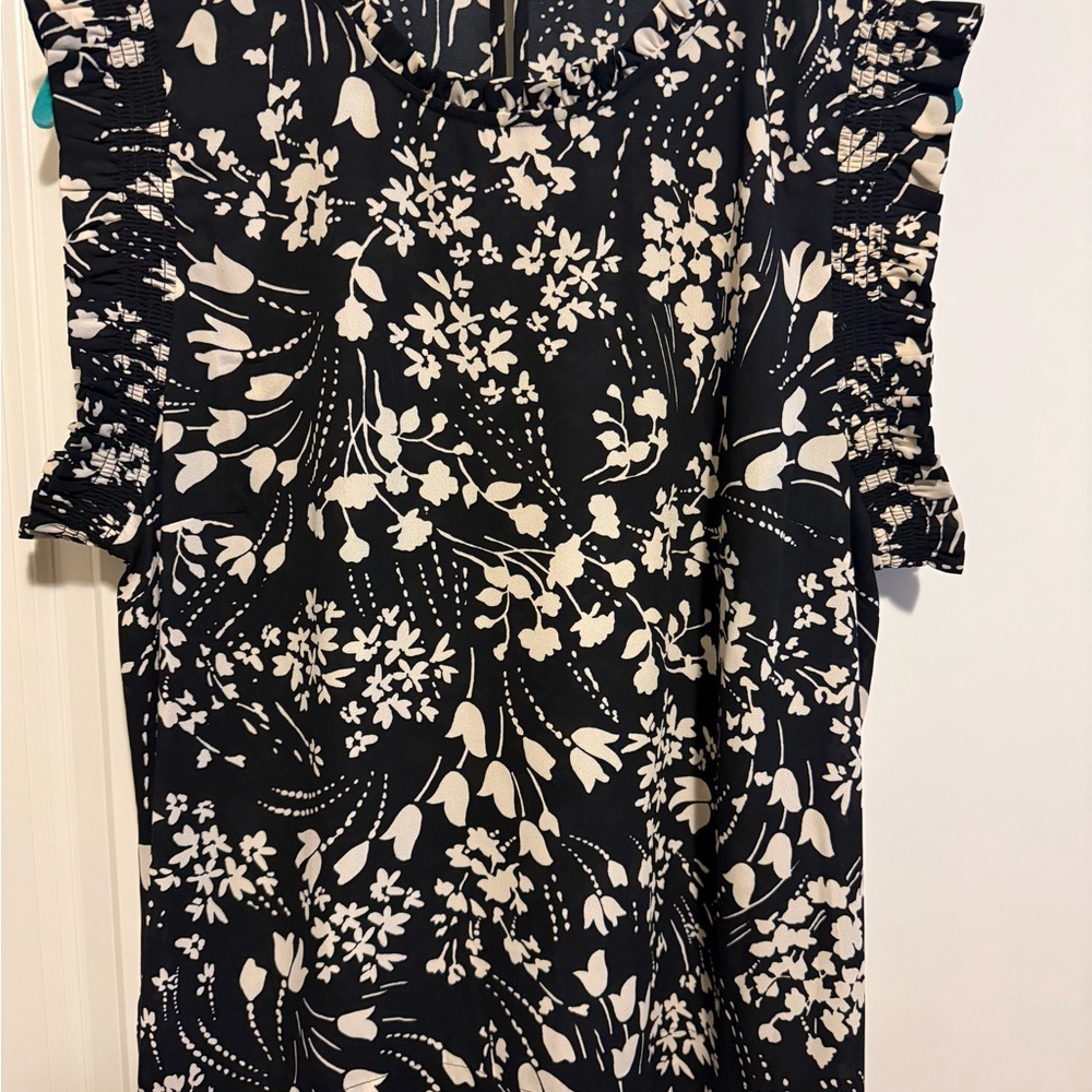 DR2 Black and White Floral Blouse